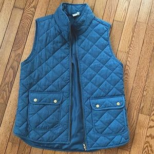 Size medium grey/light blue quilted vest!